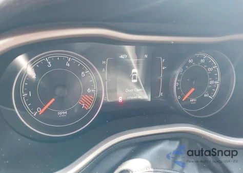 2015 Jeep Cherokee Latitude z USA, uszkodzony, nr VIN 1C4PJMCB1FW715276